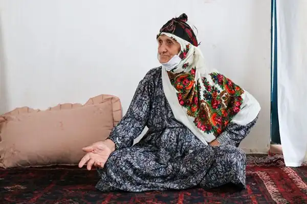 تعبیر خواب آمدن پیرزن به خانه + برای مرد و زن متاهل و پسر و دختر مجرد