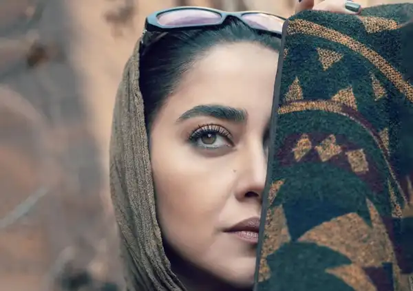 تعبیر خواب دختر جوان غریبه + برای مرد و زن متاهل و پسر و دختر مجرد