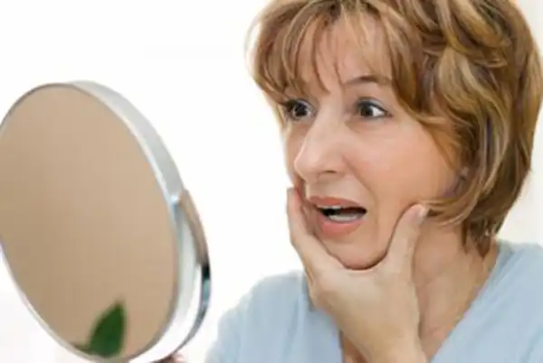 تعبیر خواب پیر شدن در آینه + برای مرد و زن متاهل و پسر و دختر مجرد