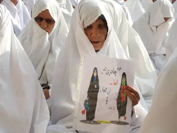 تعبیر خواب پیرزن با چادر سفید + برای مرد و زن متاهل و پسر و دختر مجرد