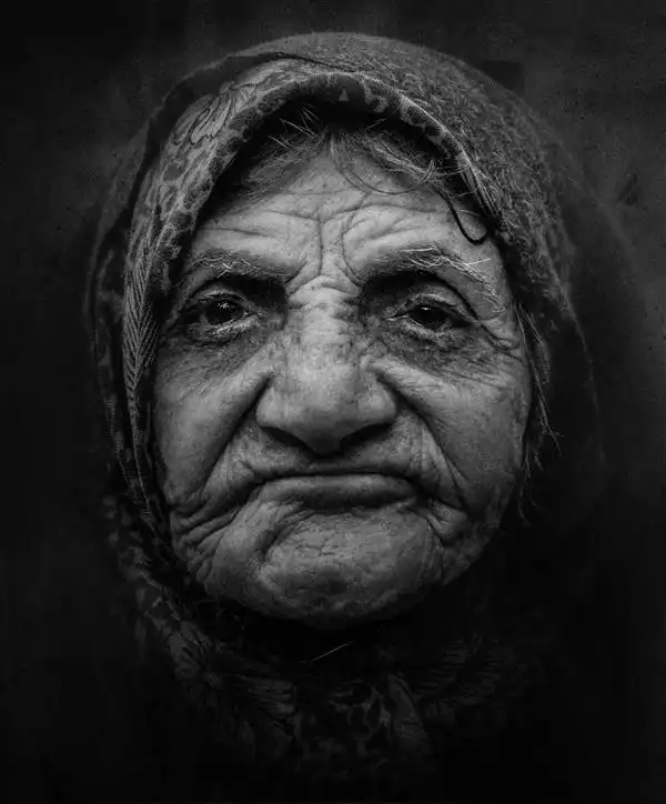 تعبیر خواب پیرزن سیاه + برای مرد و زن متاهل و پسر و دختر مجرد