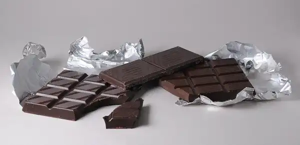 تعبیر خواب شکلات تلخ + برای مرد و زن متاهل و پسر و دختر مجرد
