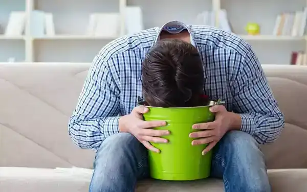 تعبیر خواب استفراغ برای زن متاهل + برای مرد و زن متاهل و پسر و دختر مجرد