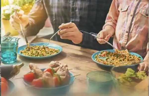 تعبیر خواب غذا خوردن با معشوق برای زن متاهل + برای مرد و زن متاهل و پسر و دختر مجرد