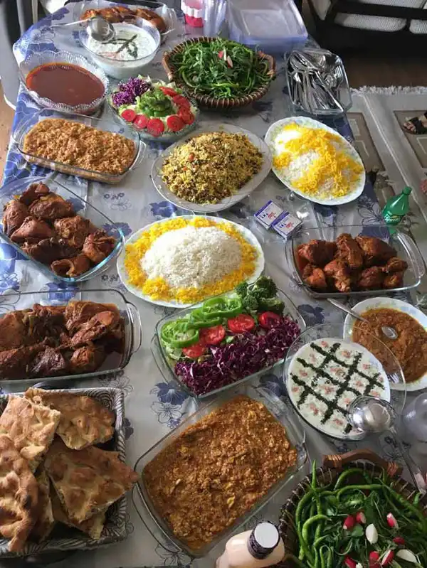 تعبیر خواب مهمانی و سفره غذا برای زن متاهل + برای مرد و زن متاهل و پسر و دختر مجرد