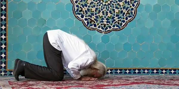 تعبیر خواب نماز خواندن در مسجد برای زن متاهل + برای مرد و زن متاهل و پسر و دختر مجرد