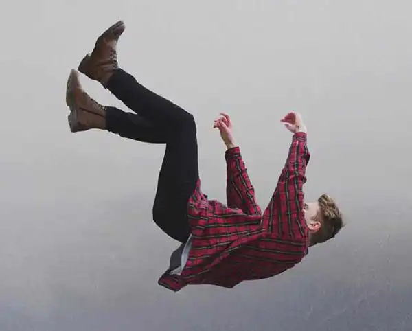 تعبیر خواب افتادن از پنجره برای زن متاهل + برای مرد و زن متاهل و پسر و دختر مجرد