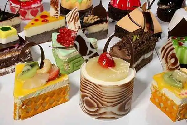 تعبیر خواب شیرینی و شکلات برای زن متاهل + برای مرد و زن متاهل و پسر و دختر مجرد