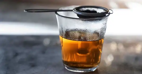 تعبیر خواب تفاله چای خوردن + برای مرد و زن متاهل و پسر و دختر مجرد