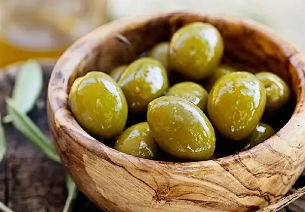 تعبیر خوردن زیتون در خواب چیست + برای مرد و زن متاهل و پسر و دختر مجرد