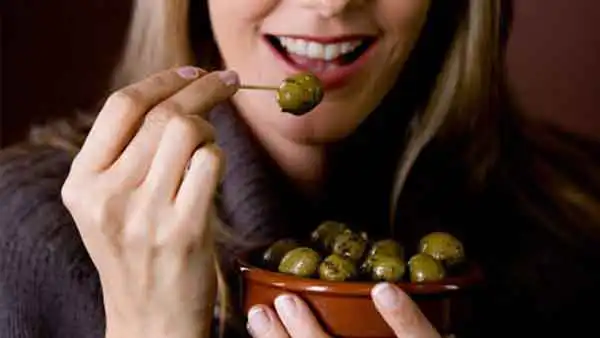 تعبیر خواب زیتون هدیه دادن + برای مرد و زن متاهل و پسر و دختر مجرد