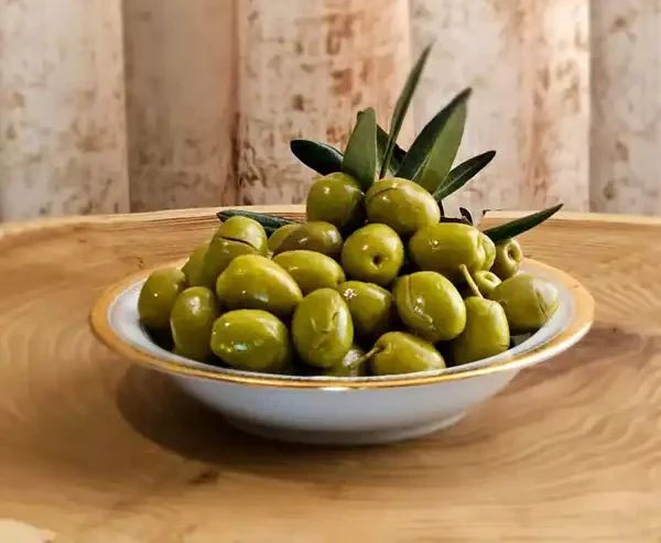 زیتون خوردن در خواب برای مرد و زن متاهل و پسر و دختر مجرد