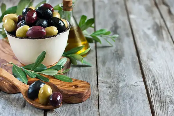 تعبیر خواب زیتون سبز و سیاه + برای مرد و زن متاهل و پسر و دختر مجرد