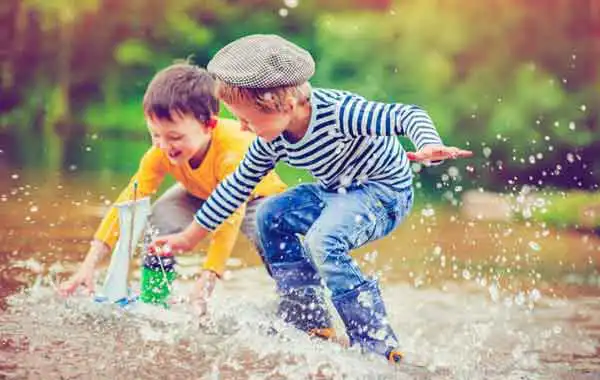 تعبیر خواب آب بازی برای زن متاهل + برای مرد و زن متاهل و پسر و دختر مجرد