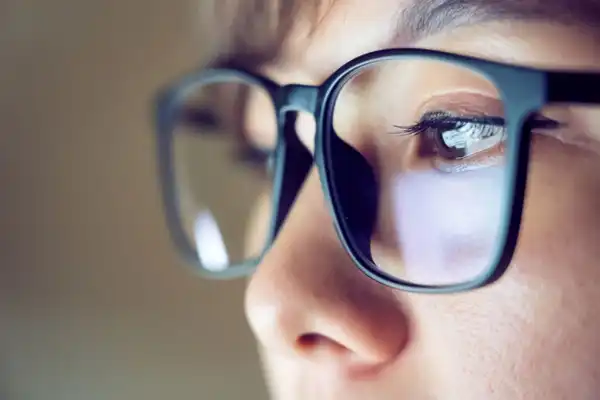 تعبیر خواب عینک برای زن متاهل + برای مرد و زن متاهل و پسر و دختر مجرد