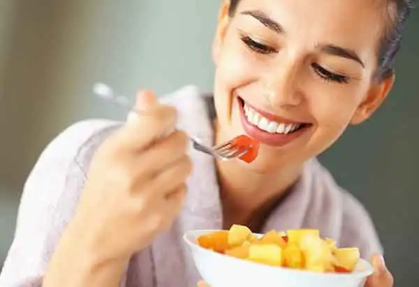 تعبیر خواب غذا خوردن مرده سر سفره برای زن متاهل + برای مرد و زن متاهل و پسر و دختر مجرد