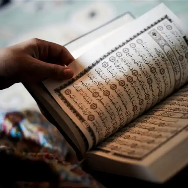 تعبیر خواب قرآن خواندن برای زن متاهل + برای مرد و زن متاهل و پسر و دختر مجرد