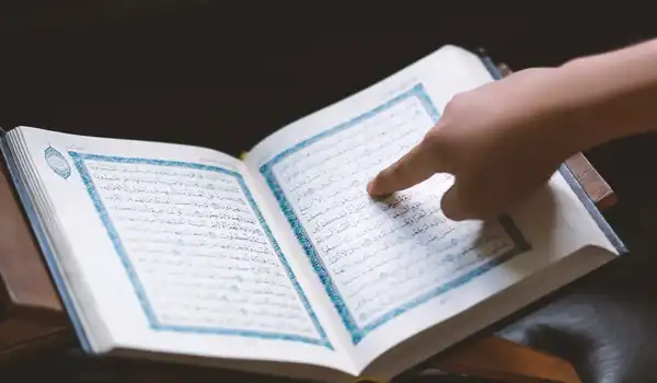 تعبیر خواب قرآن خواندن دیگری برای زن متاهل + برای مرد و زن متاهل و پسر و دختر مجرد