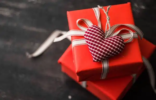 تعبیر خواب هدیه برای زن متاهل + برای مرد و زن متاهل و پسر و دختر مجرد