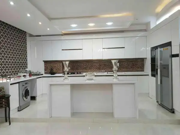 هایگلاس مدل کابینت آشپزخانه ایرانی جدید + دکوراسیونی خاص و دلباز با کابینت هایگلاس