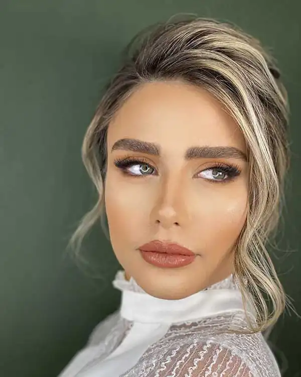 مدل عروس هماهنگی آرایش صورت با مدل مو و لباس عروس برای زیبایی منحصربه‌فرد