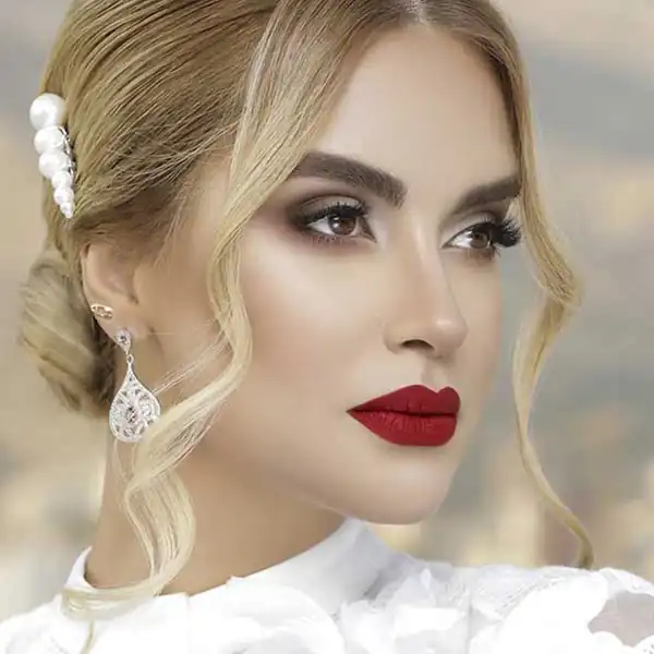 مدل عروس هماهنگی آرایش صورت با مدل مو و لباس عروس برای زیبایی منحصربه‌فرد