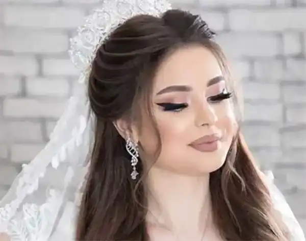 مدل عروس هماهنگی آرایش صورت با مدل مو و لباس عروس برای زیبایی منحصربه‌فرد