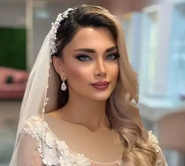 مدل عروس هماهنگی آرایش صورت با مدل مو و لباس عروس برای زیبایی منحصربه‌فرد