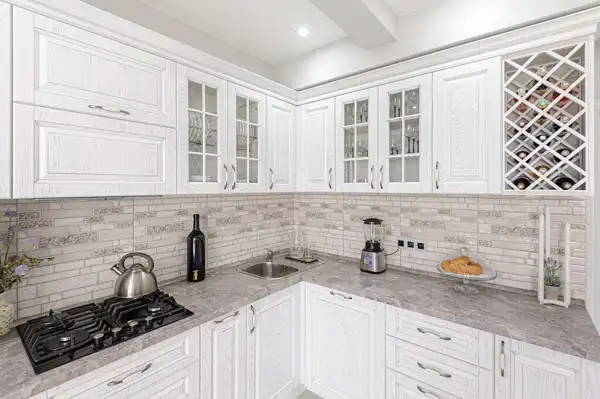 مدل کابینت ساده برای بزرگ نشان دادن فضای آشپزخانه به سبک مدرن و کلاسیک