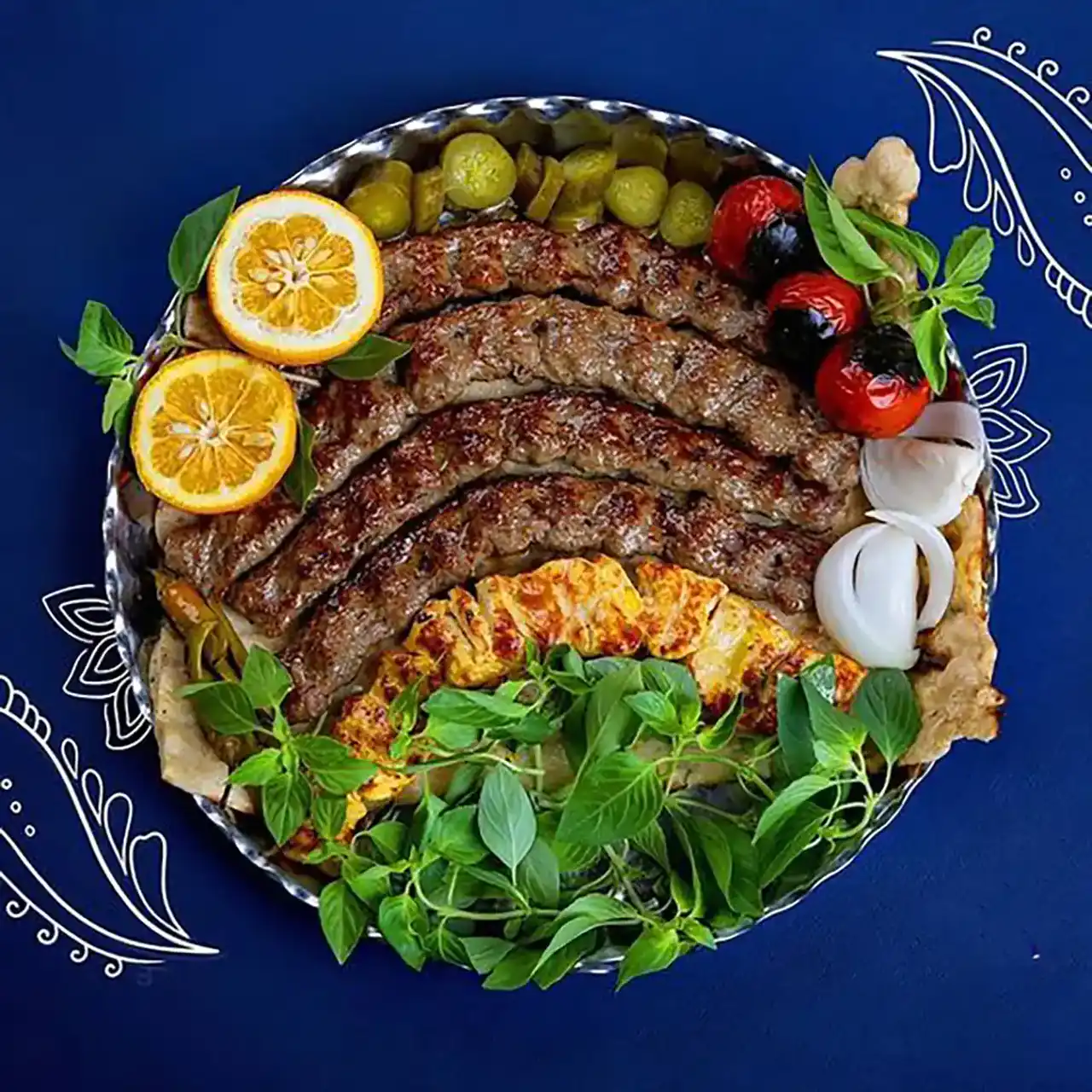 دیزاین رستورانی کباب کوبیده + ایده های جالب و راحت برای تزیین کردن کباب کوبیده با دورچین سبزیجات