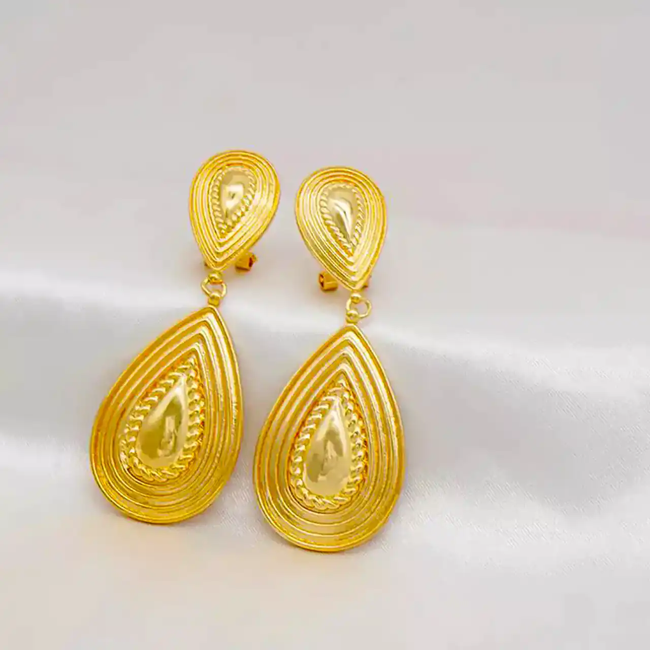 مدل گوشواره اشکی + با دیدن این تصاویر متوجه محبوبیت گوشواره اشکی می شوید