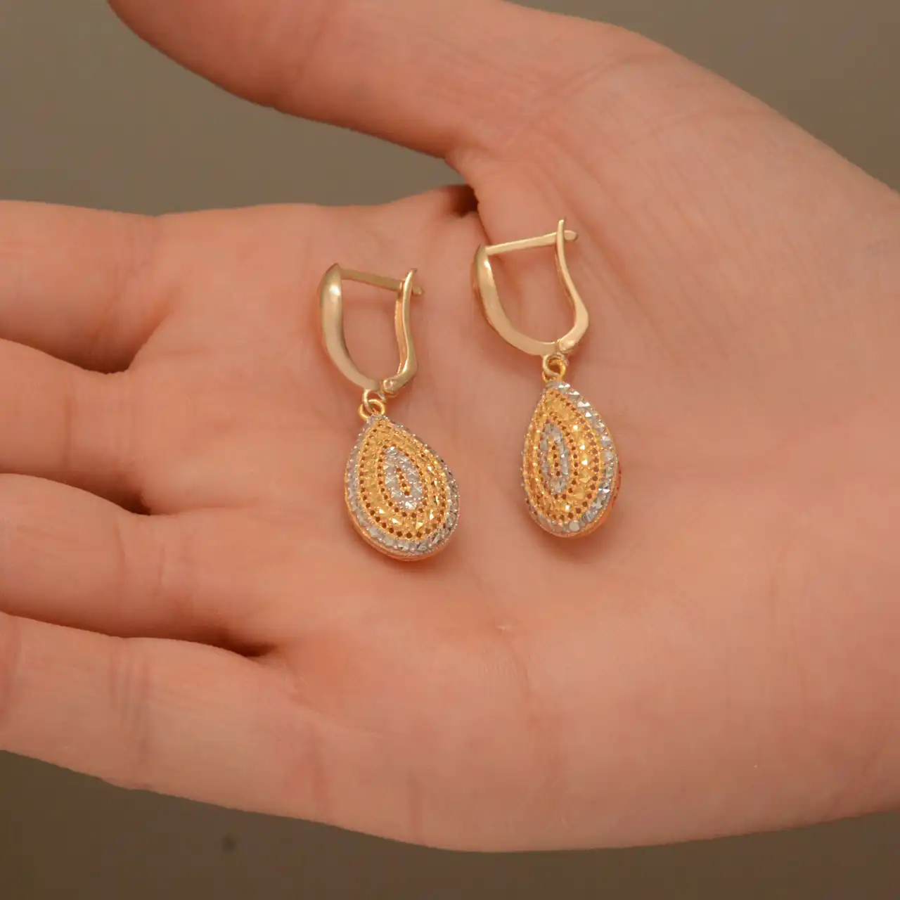 مدل گوشواره اشکی + با دیدن این تصاویر متوجه محبوبیت گوشواره اشکی می شوید
