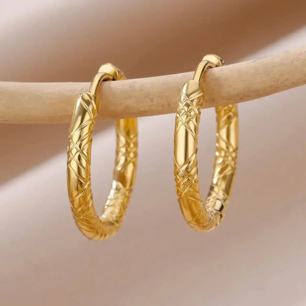 مدل گوشواره حلقه ای + زیباترین مدل های گوشواره حلقه ای خاص و لاکچری این روزها