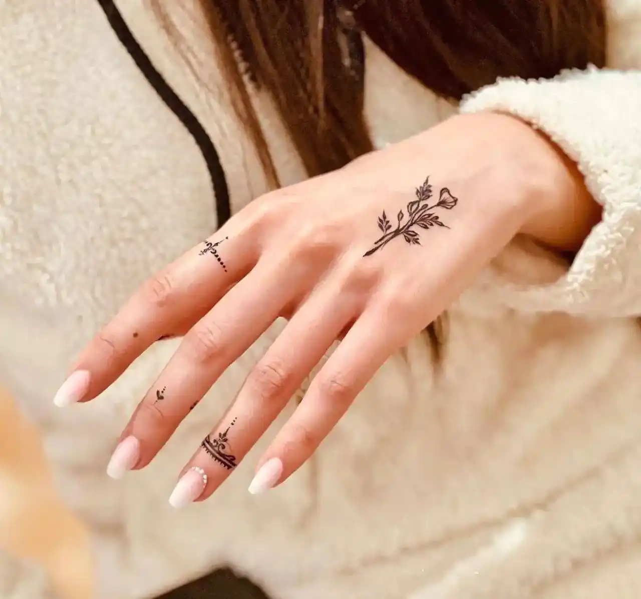 مدل حنا دخترانه + زیباترین مدل های حنا دخترانه برای دست بسیار شیک و لاکچری
