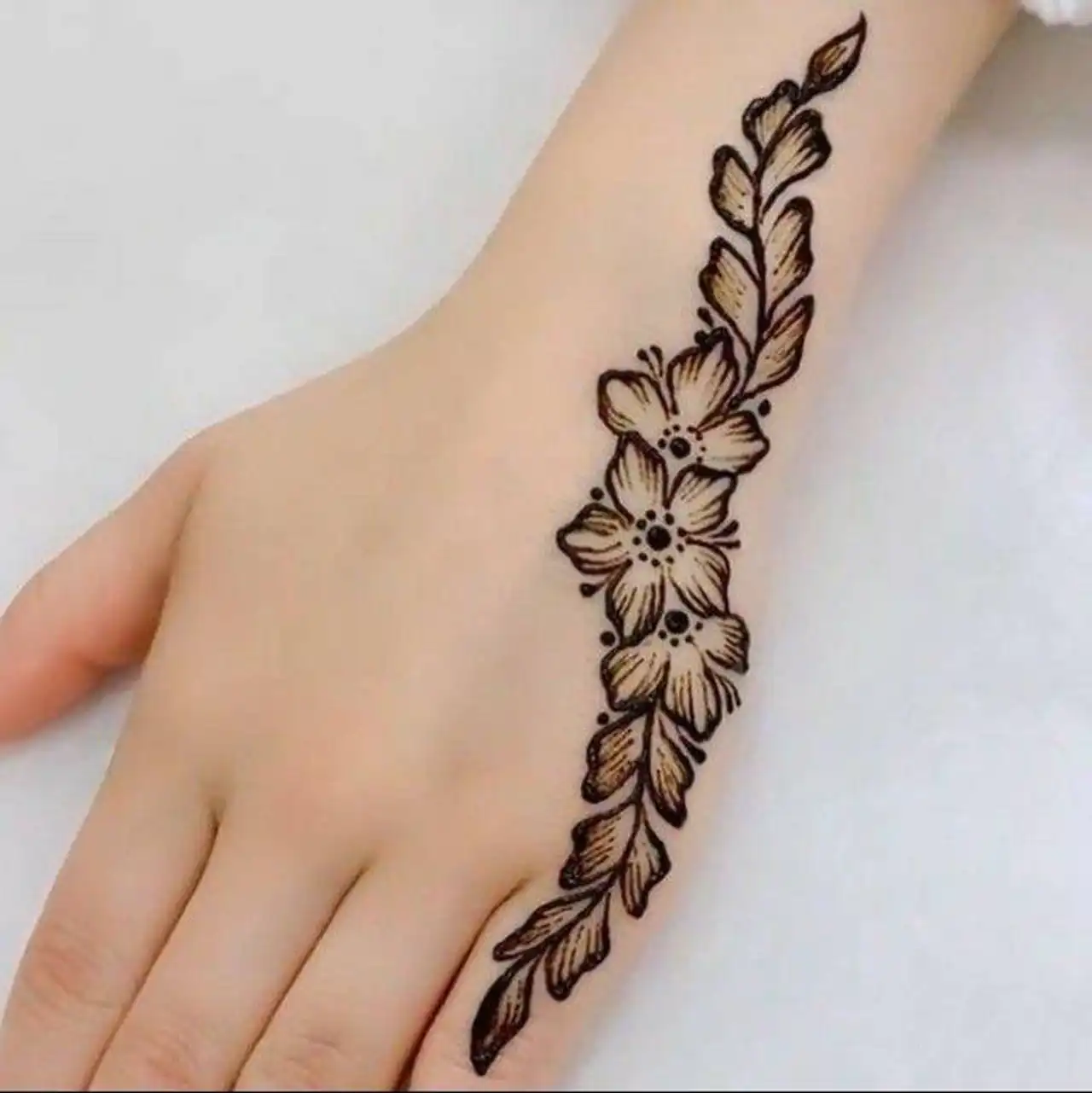 مدل حنا دخترانه + زیباترین مدل های حنا دخترانه برای دست بسیار شیک و لاکچری