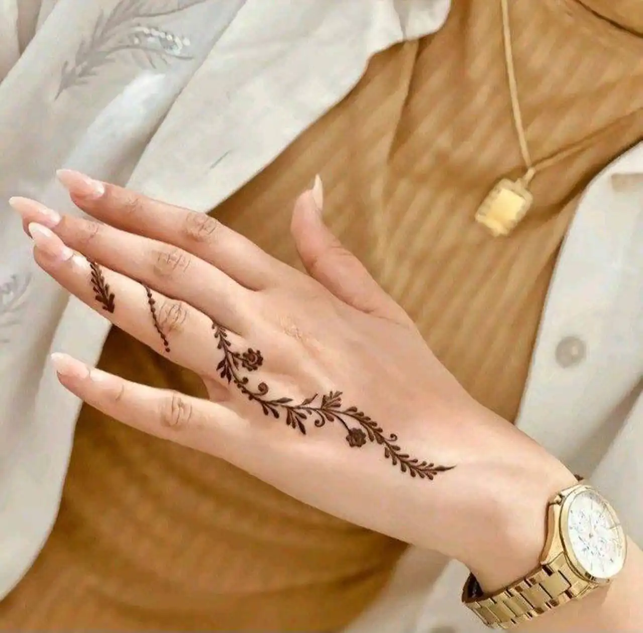 مدل حنا دخترانه + زیباترین مدل های حنا دخترانه برای دست بسیار شیک و لاکچری
