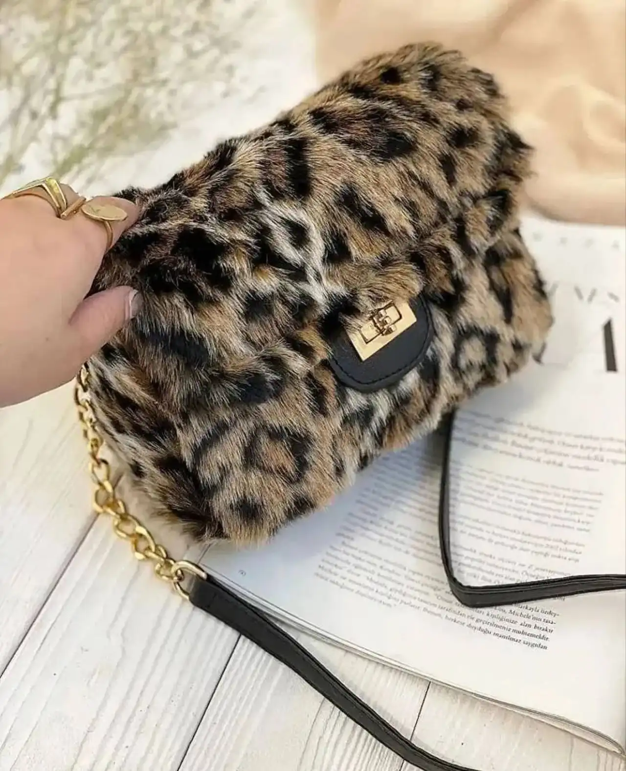 کیف دستی پلنگی شیک + مدل های خاص و باکلاس کیف دستی پلنگی برای استایل های رسمی و اسپرت