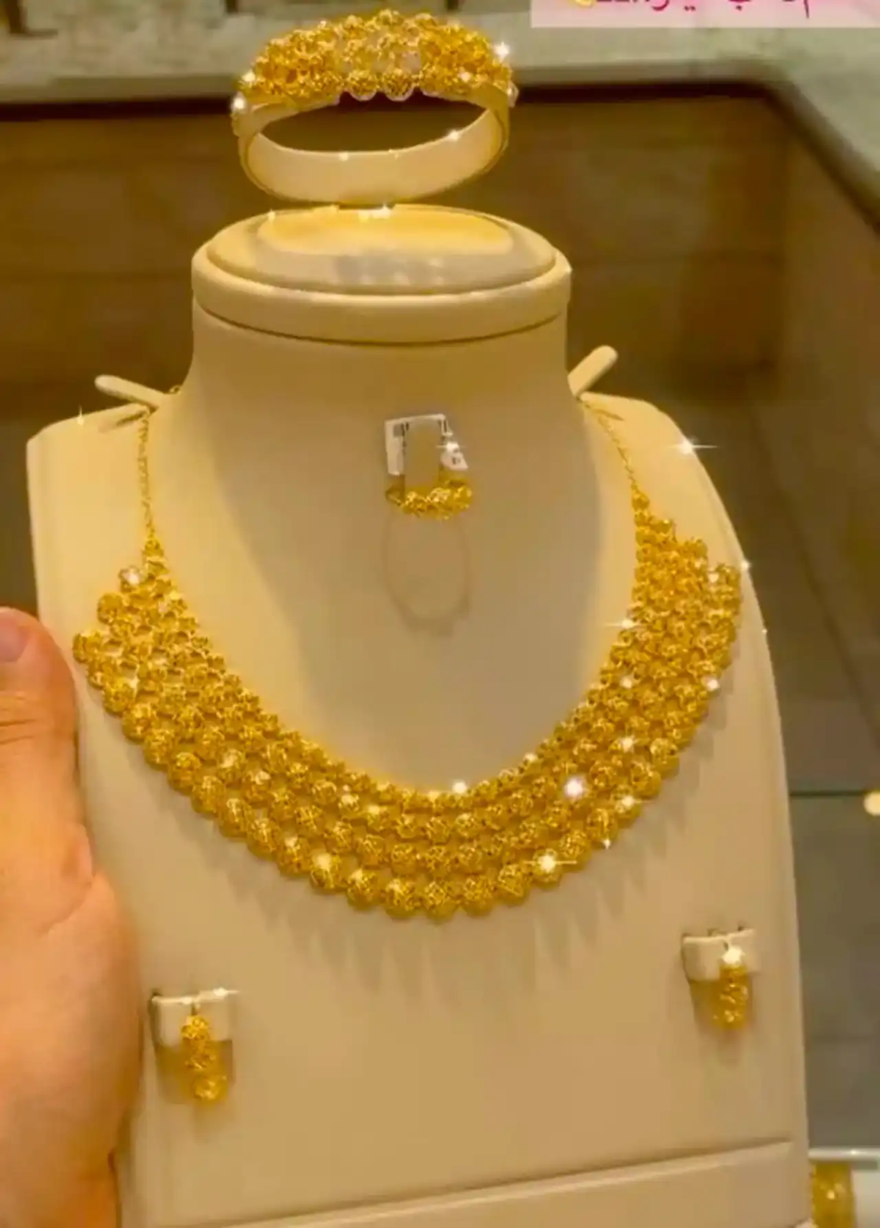 سرویس طلا درخشان و زیبا + شیک ترین ست سرویس طلا و جواهر انتخابی لوکس برای خانم های باکلاس