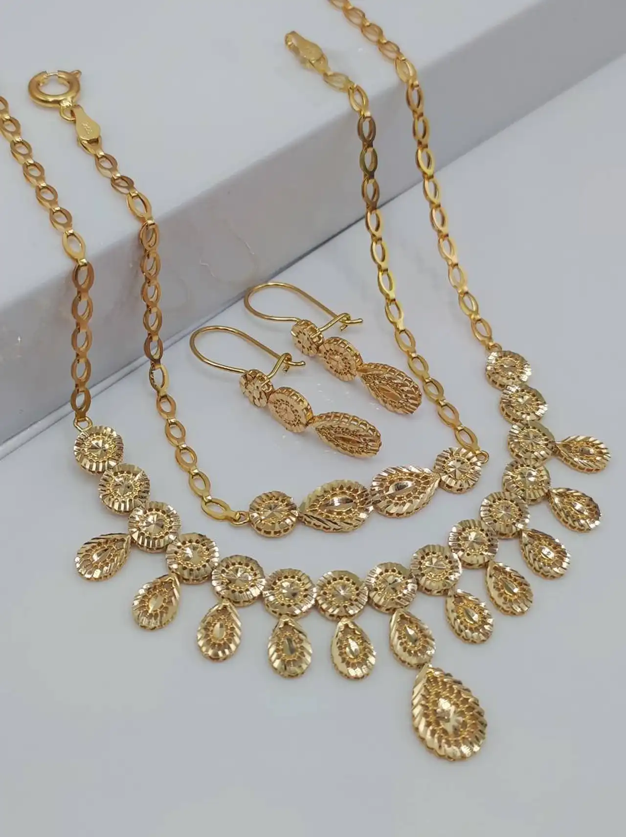 سرویس طلا درخشان و زیبا + شیک ترین ست سرویس طلا و جواهر انتخابی لوکس برای خانم های باکلاس