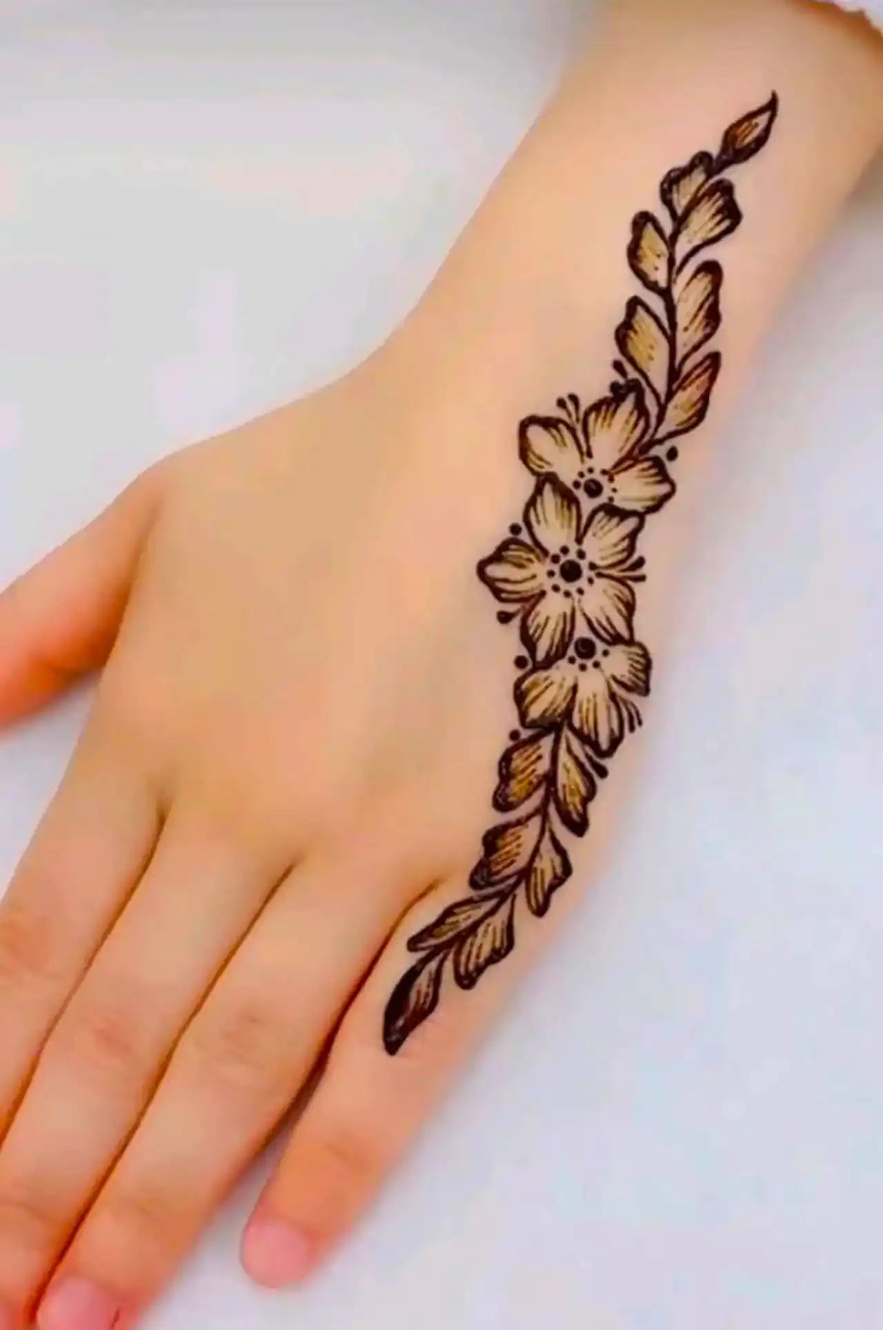 عکس مدل حنا + 15 تا از بهترین مدل های ساده و شیک را اینجا ببینید