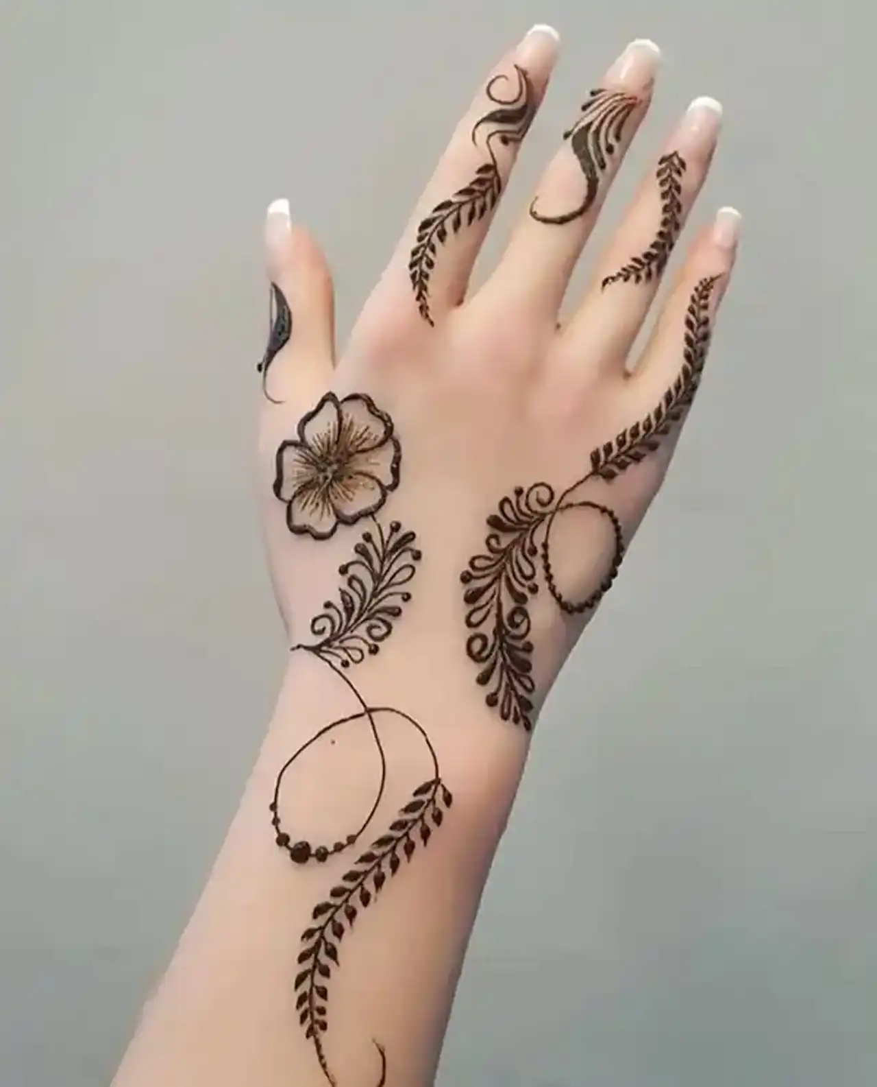 عکس مدل حنا + 15 تا از بهترین مدل های ساده و شیک را اینجا ببینید