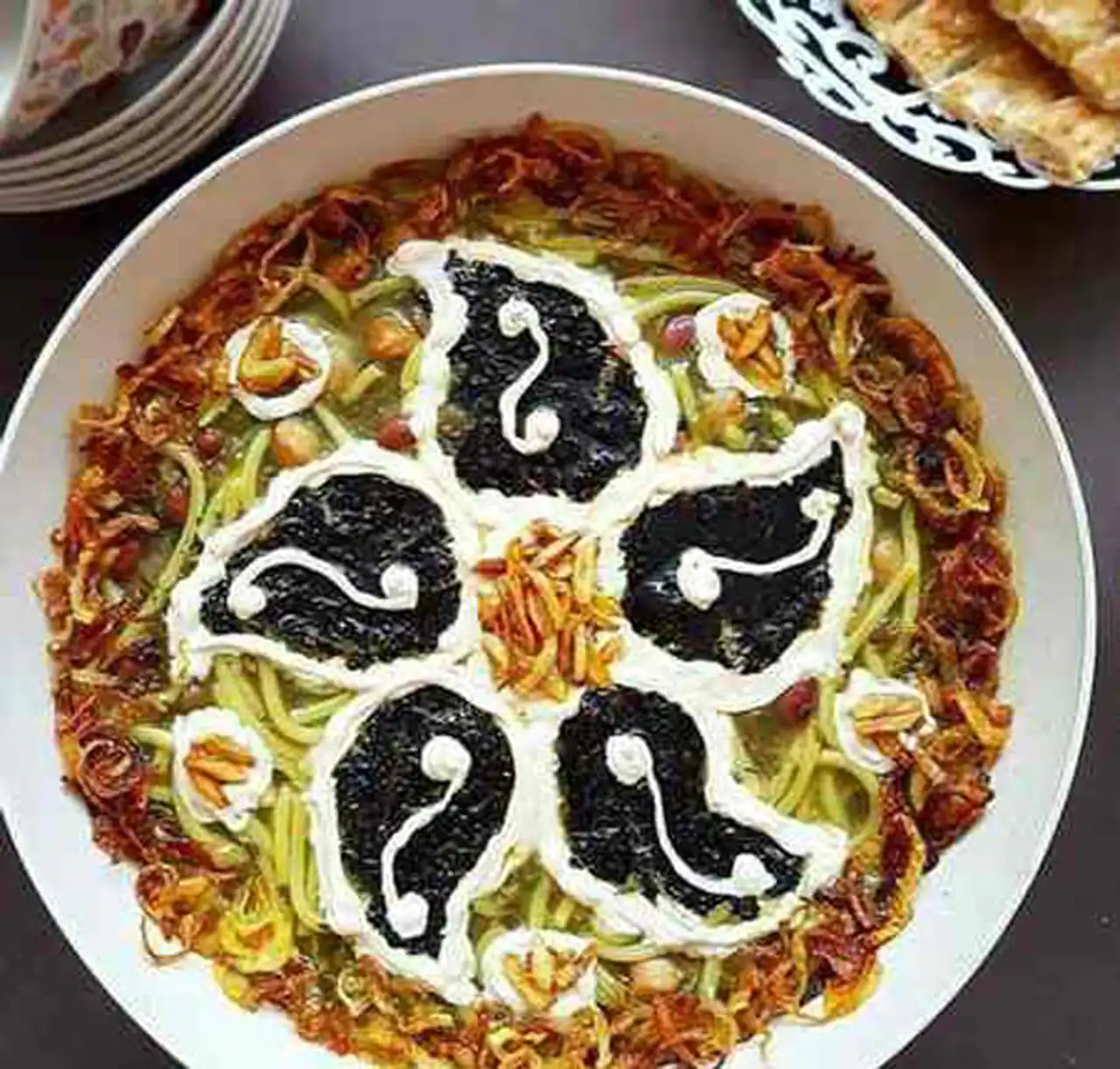 تزیین آش رشته شب یلدا + زیباترین دیزاین ها برای تزیین آش رشته شب یلدای امسال