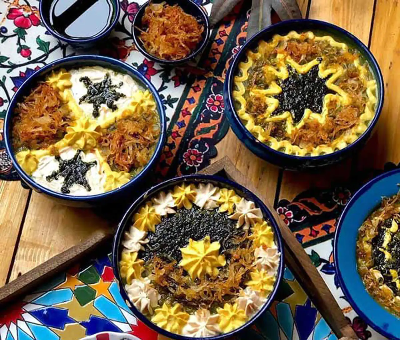 تزیین آش رشته شب یلدا + زیباترین دیزاین ها برای تزیین آش رشته شب یلدای امسال