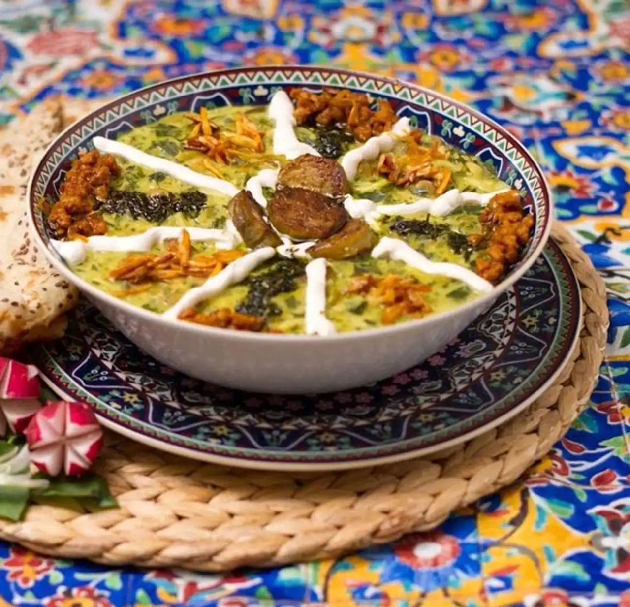 تزیین آش رشته شب یلدا + زیباترین دیزاین ها برای تزیین آش رشته شب یلدای امسال