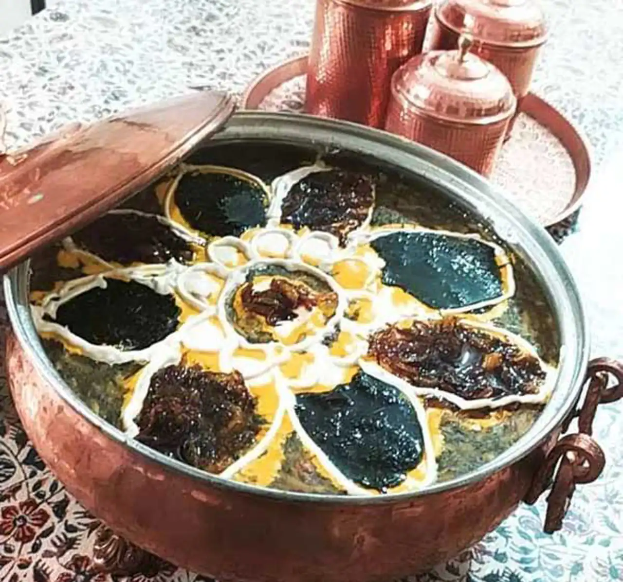 تزیین آش رشته شب یلدا + زیباترین دیزاین ها برای تزیین آش رشته شب یلدای امسال