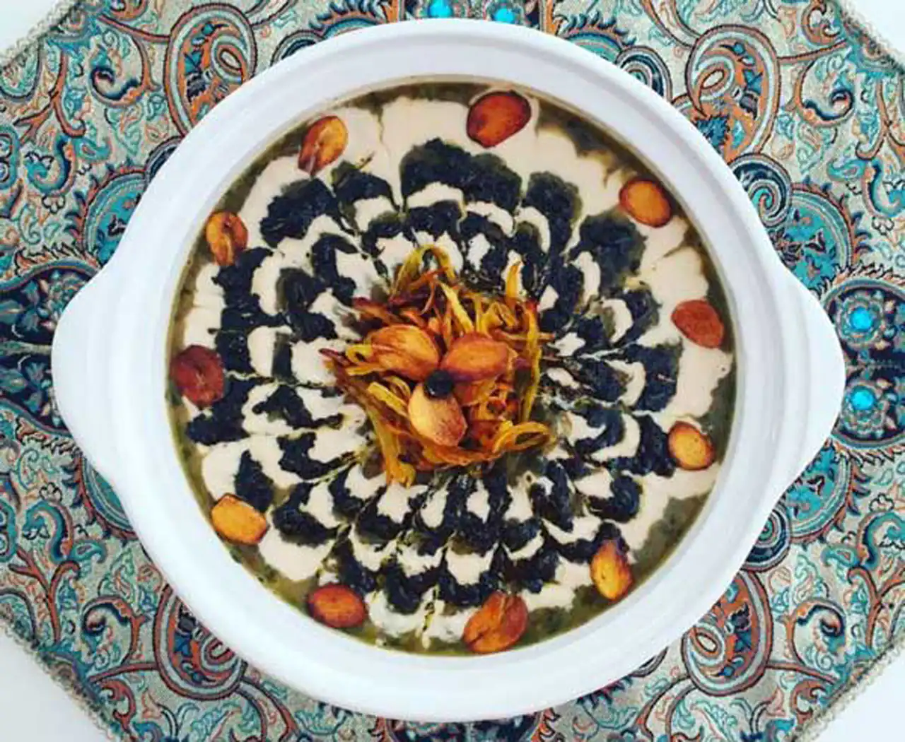 تزیین آش رشته شب یلدا + زیباترین دیزاین ها برای تزیین آش رشته شب یلدای امسال