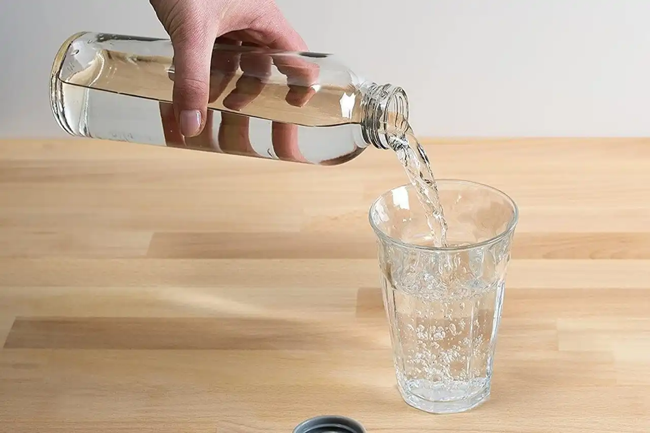بطری شیک شیشه ای + مدل های جدید بطری شیشه ای برای آب خوردن و نوشیدنی های رنگی