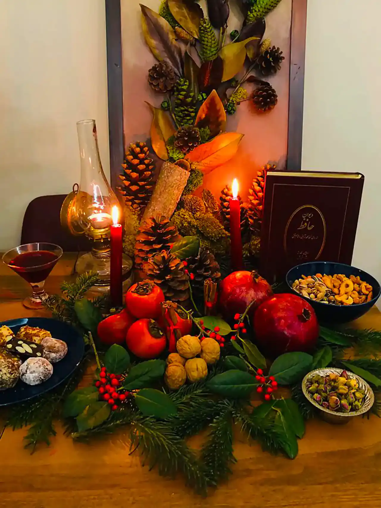 مدل چیدن میز شب یلدا  + زیباترین دیزاین برای چیدن میز شب یلدا امسال