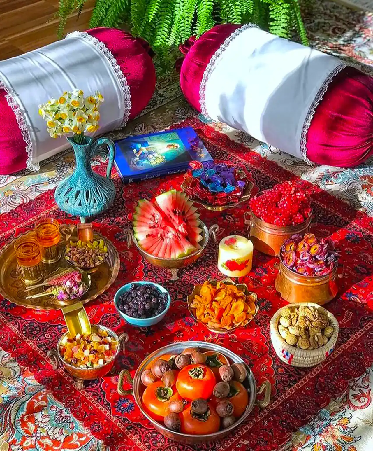 مدل چیدن میز شب یلدا  + زیباترین دیزاین برای چیدن میز شب یلدا امسال