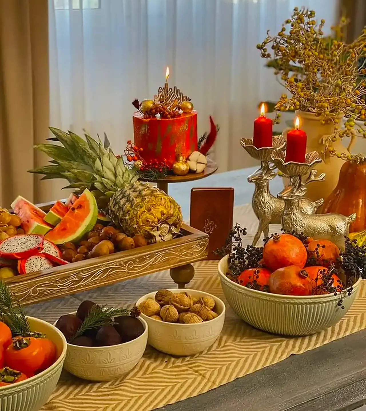 مدل چیدن میز شب یلدا  + زیباترین دیزاین برای چیدن میز شب یلدا امسال